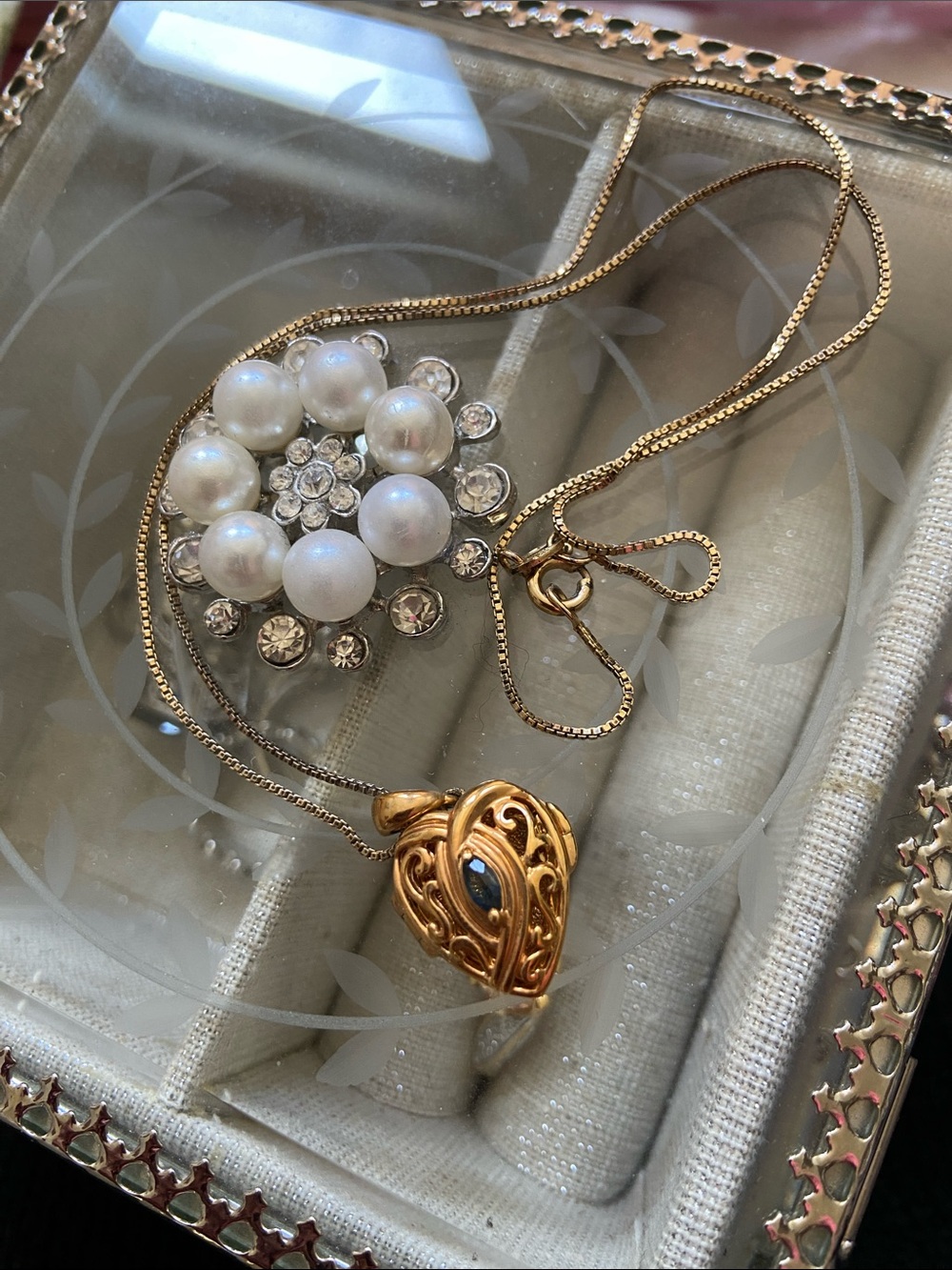 Really pretty locket necklace